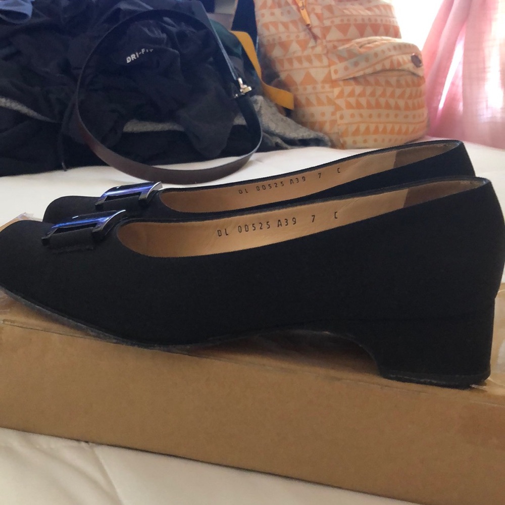 Shoes - Picture 2 of 7